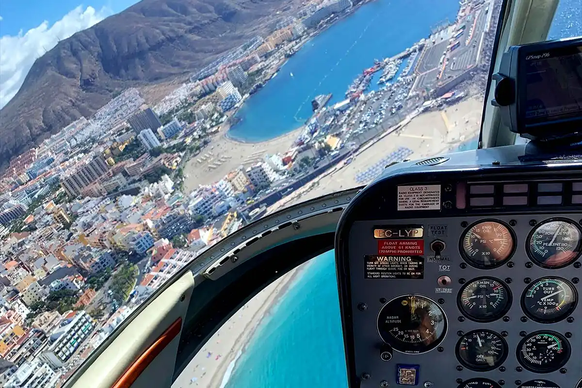 Helicopter Flight along the South Coast of Tenerife - Foto 12