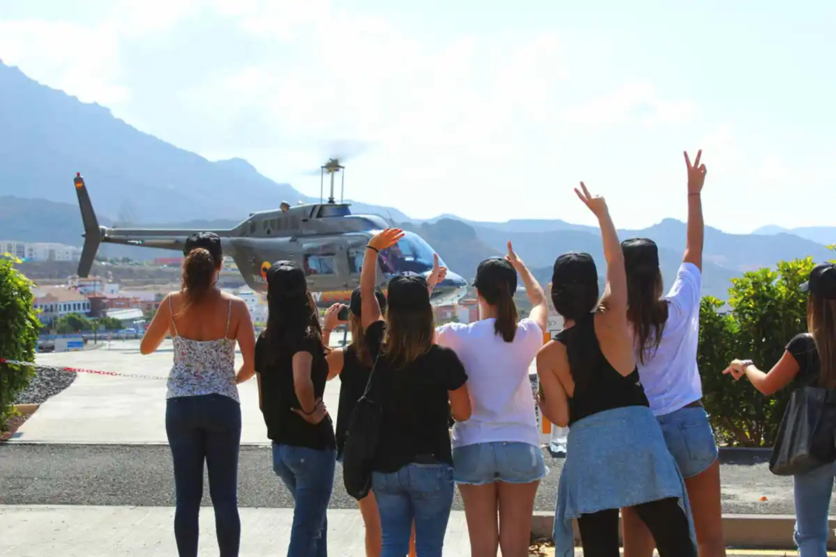 Helicopter Flight along the South Coast of Tenerife - Foto 7